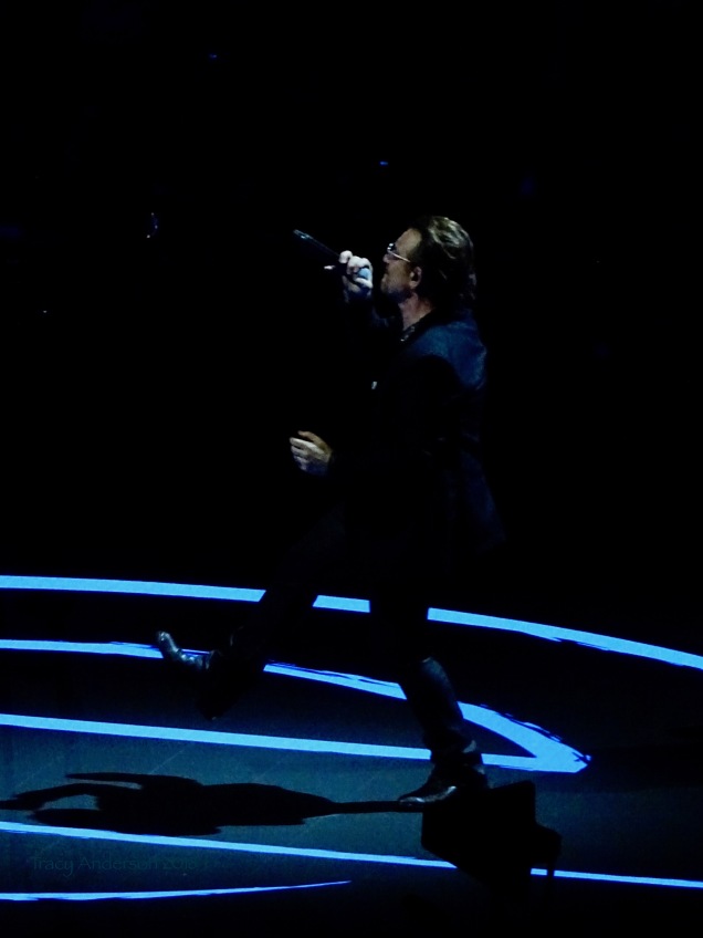 Bono E Stage Jump U2 eXPERIENCE & iNNOCENCE Tour NJ June 29 2018