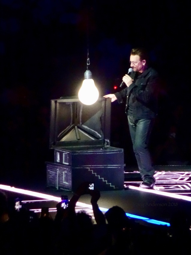 Ending the Show the Way iNNOCENCE Began Bono and Lightbulb MSG June 25
